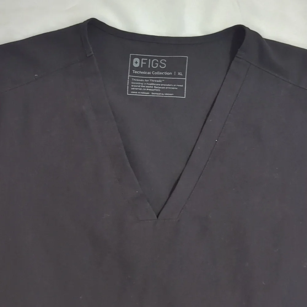 Figs Casma Three-Pocket Scrub Top, Color Black Size XL - Picture 7 of 15